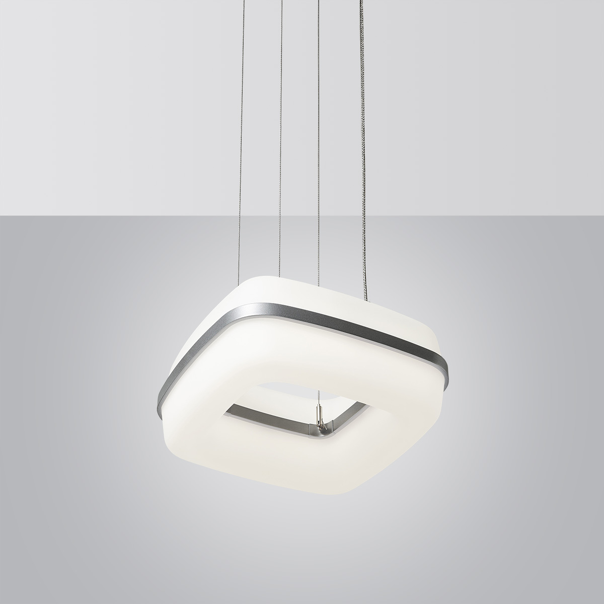 A fully luminous square pendant