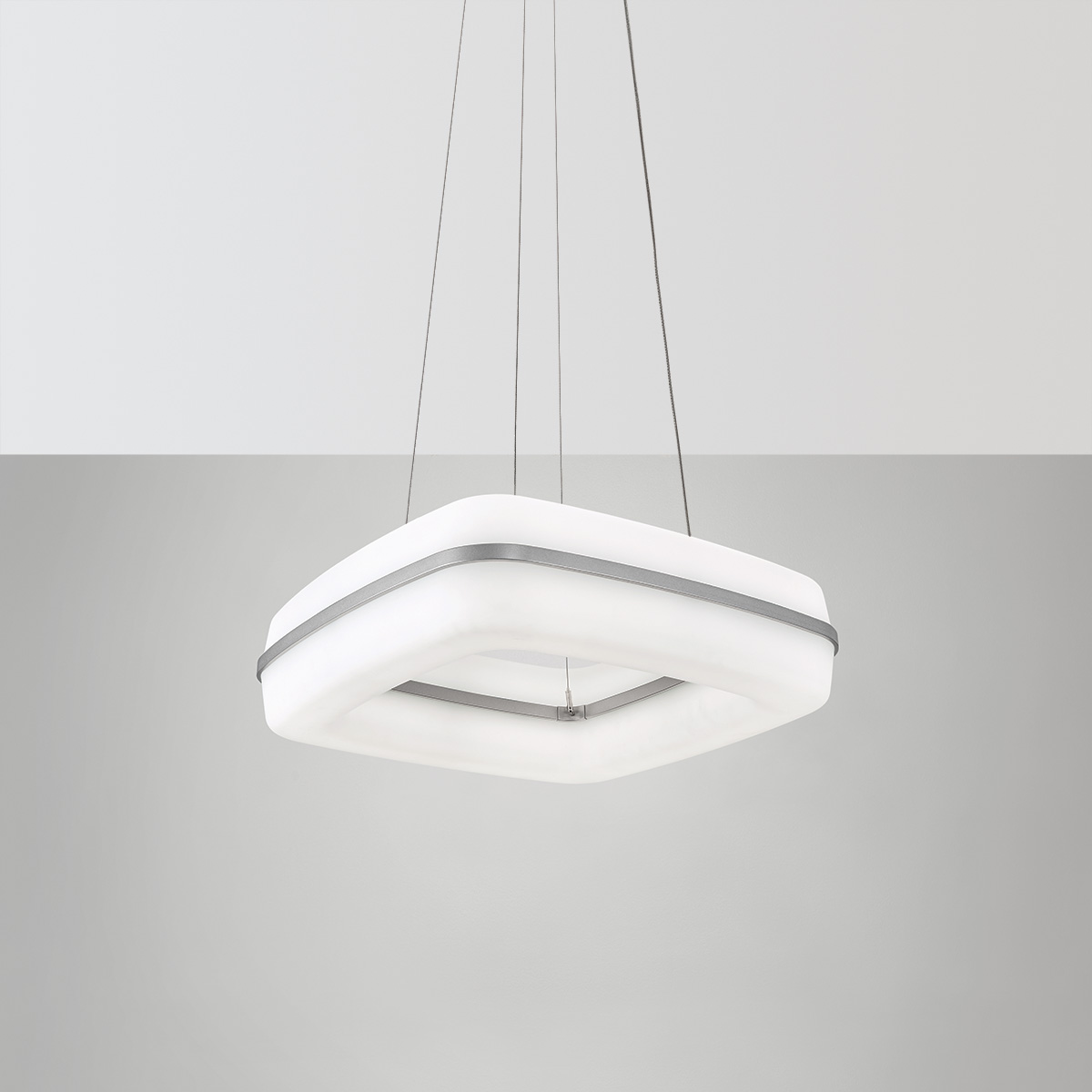 A fully luminous square pendant