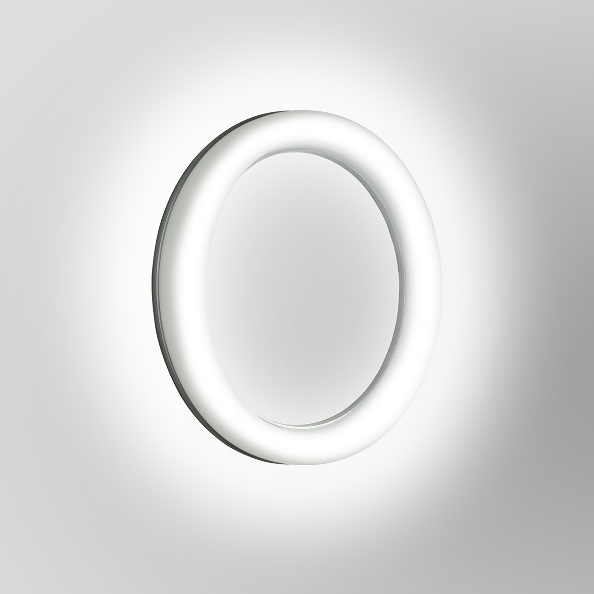 A fully luminous ring sconce