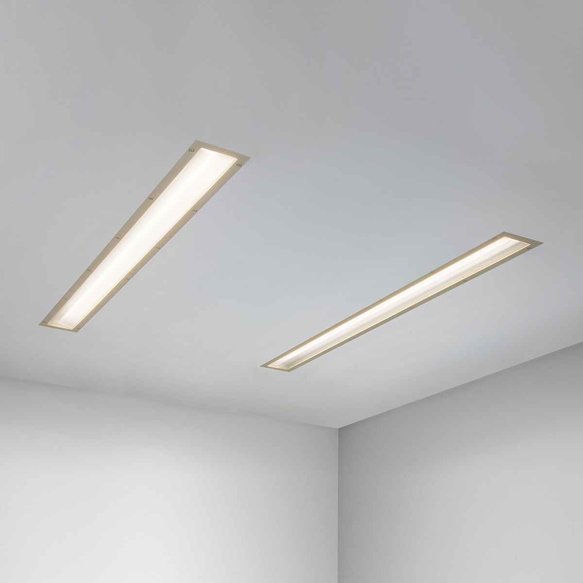 A thin dual unity overbed luminaire for patient lighting