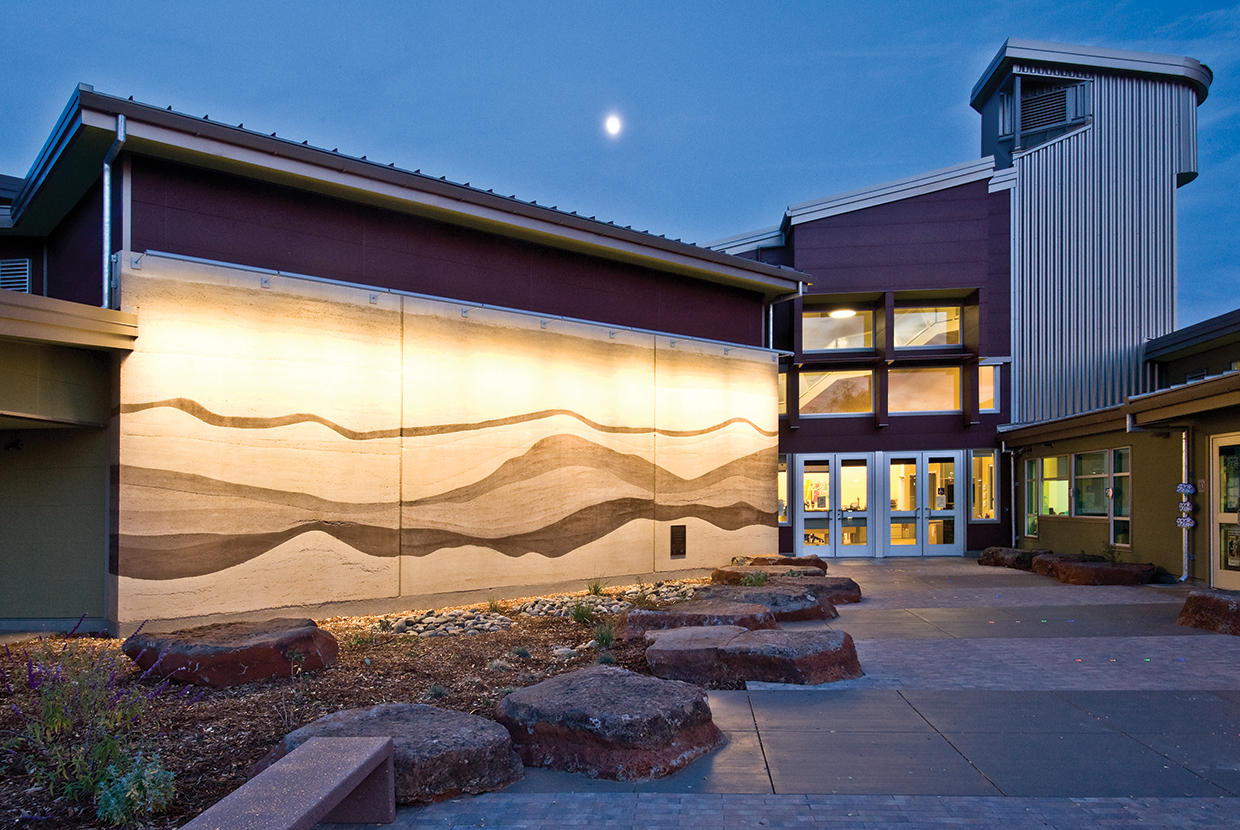 Exterior lighting with Advantus | Visa Lighting