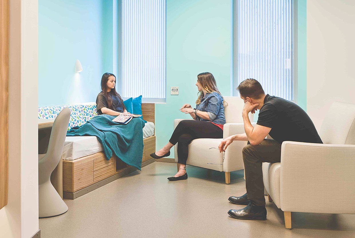 Gig Task Light in blue room with people sitting around