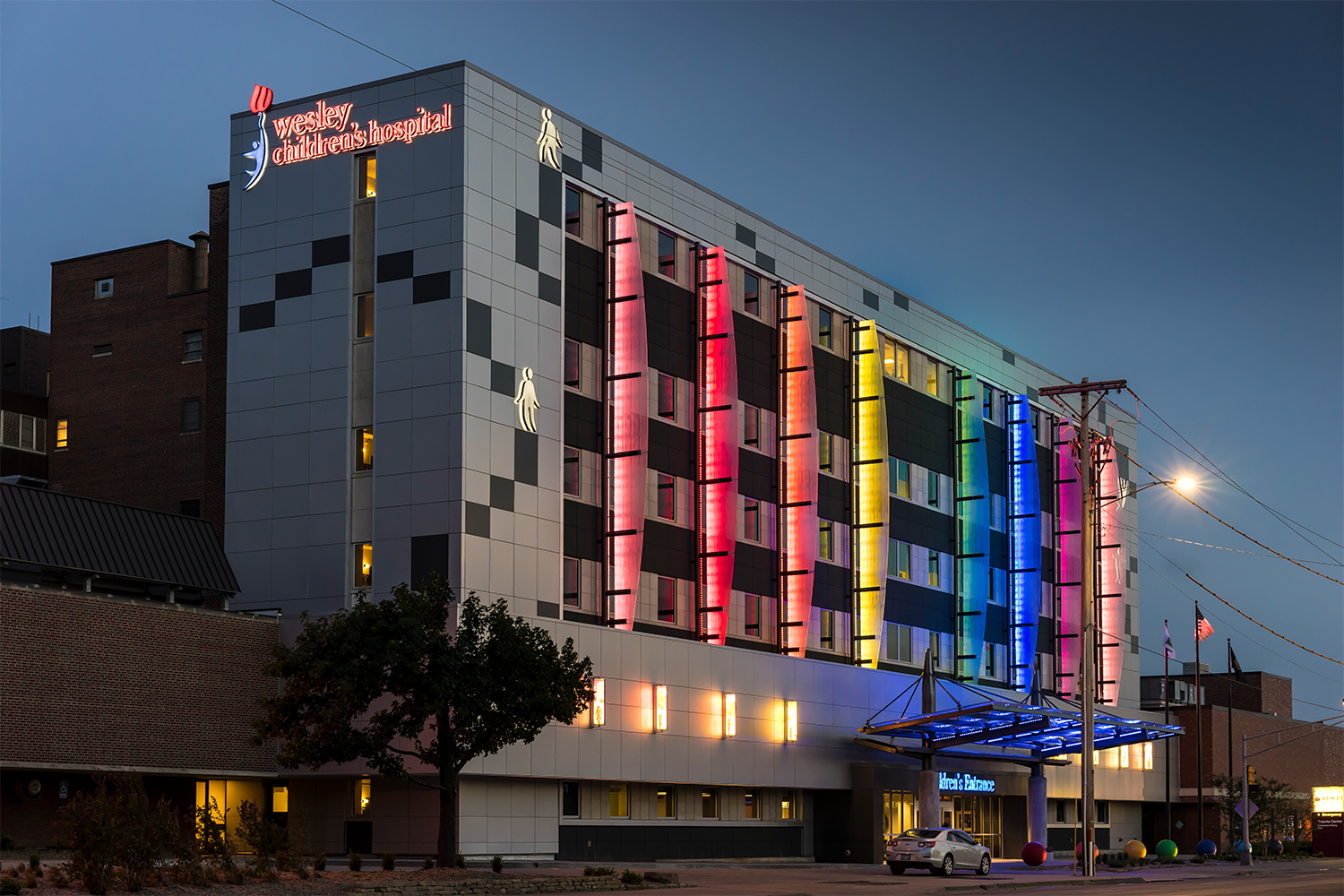 Air Foil custom light fixtures illuminate the colorful exterior of a new children's hospital.